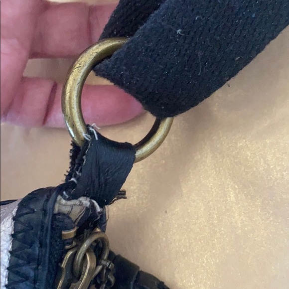 22:07 - The Sak Leather Crossbody Bag - Picture 13 of 16